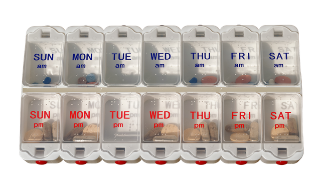 pills-dispenser-966334_1920.png