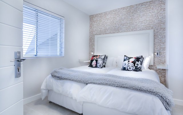 modern-minimalist-bedroom-3147893_960_720.jpg
