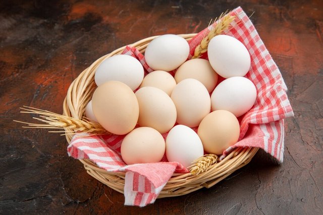 front-view-white-chicken-eggs-inside-basket-with-towel-dark-surface_140725-103357.jpg