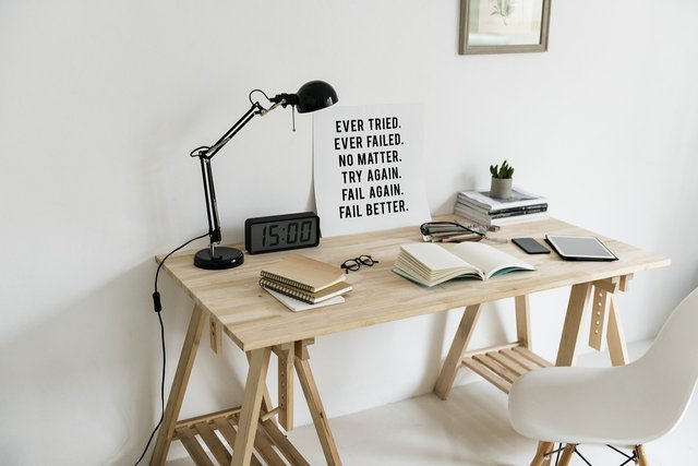 workspace-2985783_1280.jpg