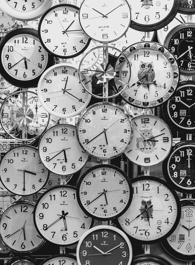 black-and-white-black-and-white-clocks-707676.jpg