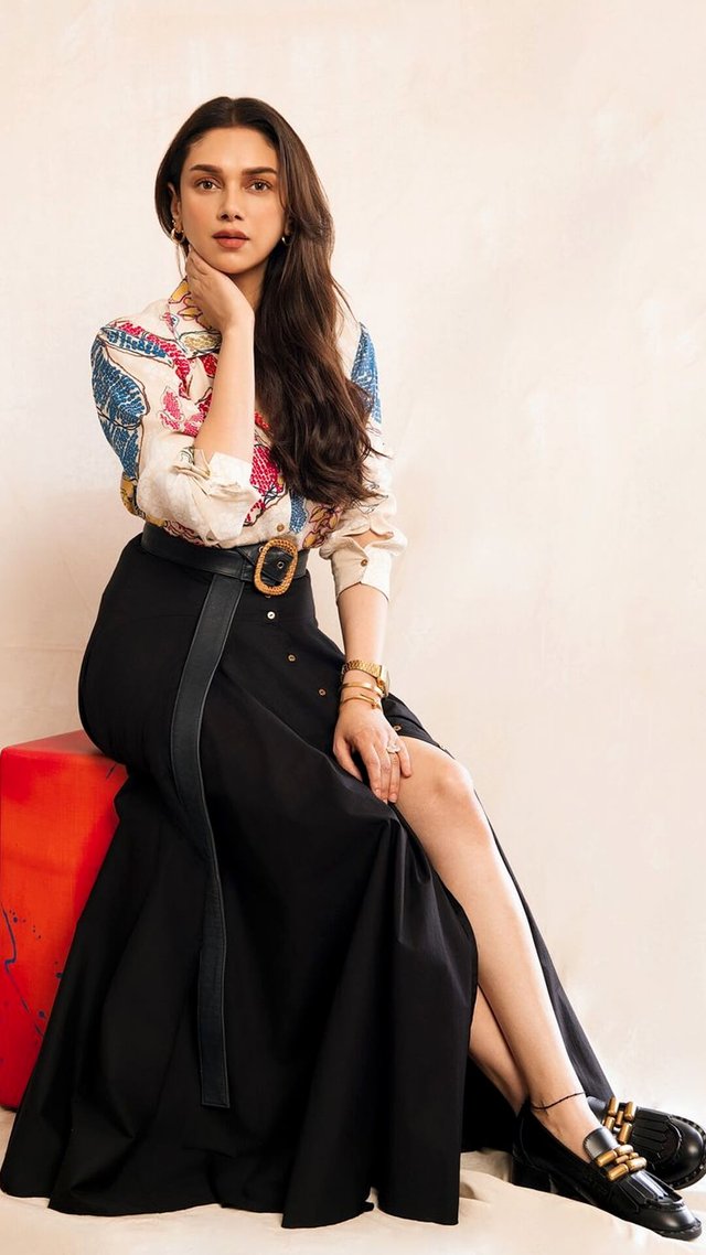 aditi-rao-black-a-line-skirt.jpg