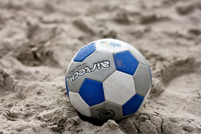 2048px-Beach_soccer_ball.jpeg