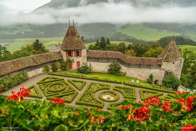 Gardens-o-the-Gruyeres-Castle-Switzerland.jpg