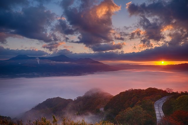 landscape-horizon-mountain-light-cloud-sky-921755-pxhere.com.jpg