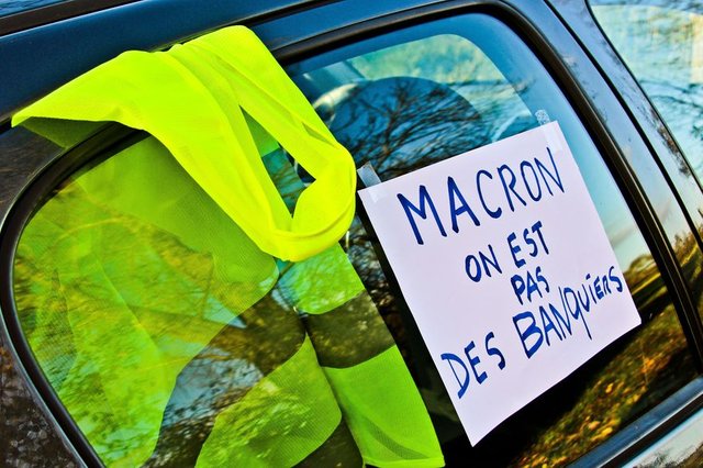 macron5.jpeg