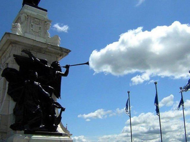 statue-cloud-perfect-timing.jpg