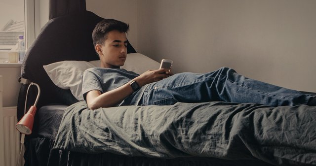 is-porn-healthy-teen-bed-iphone-guy-boy.jpg