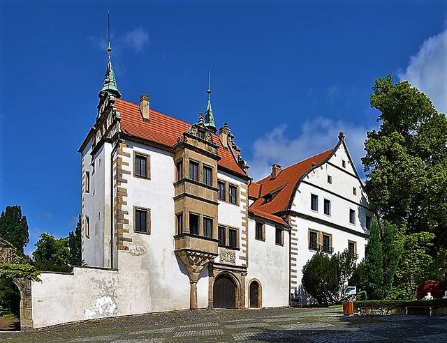 751px-Benešov_nad_Ploučnicí_(Beneschau)_-_Schloss.jpg