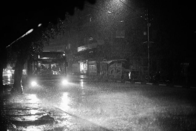 Sudden_rain_TelAviv_m42_Asahi-_by_Victor_Bezrukov-13.jpg