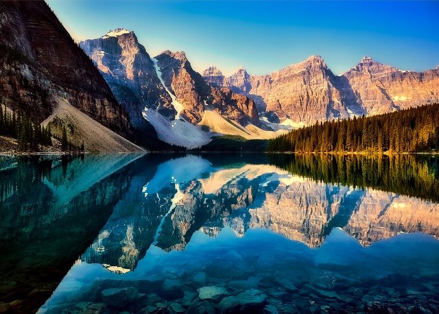 moraine-lake-2686353_960_720.jpg