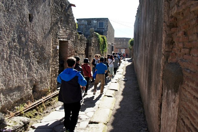 b-EU121019-174046.jpg