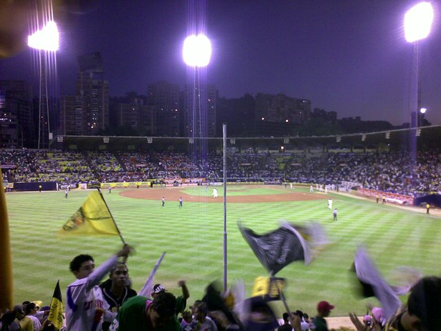 Caracas_-_Juego_Leones_Vs_Tiburones-Sab_16_Ene_2010_1806.jpg