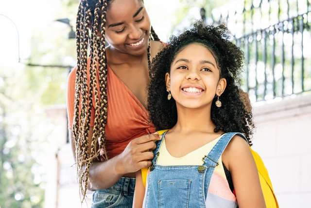 african-american-mother-taking-her-daughter-school-education-concept_58466-15886.jpg