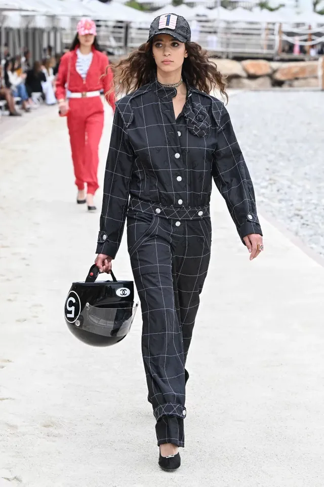 Chanel-Cruise-2023-Collection (1).webp