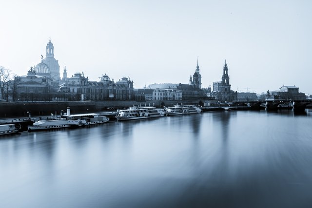 city_river_famous_destination_dresden_germany_elbe_water-877170.jpg