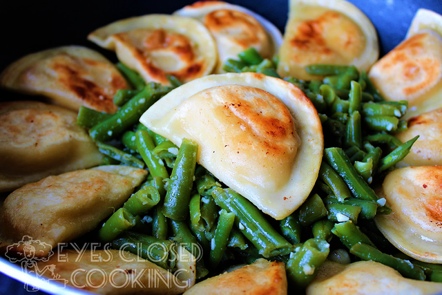 Eyes-Closed-Cooking---Pierogies-With-Garlic-Green-Beans-Recipe---01.png