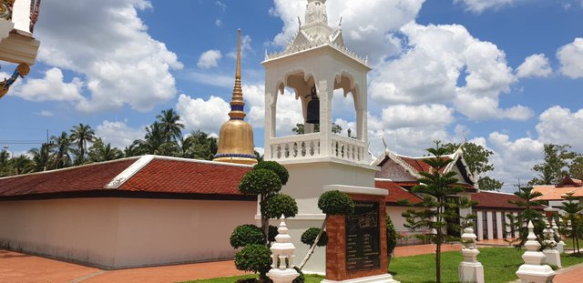 Wat Phra Boromthat Sawi18.jpg