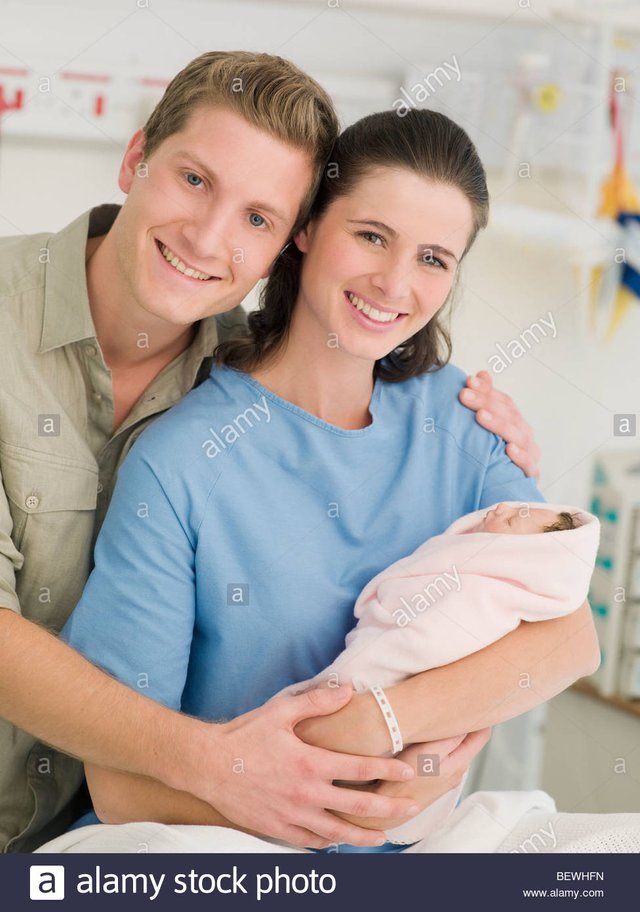 couple-holding-newborn-baby-in-hospital-BEWHFN.jpg