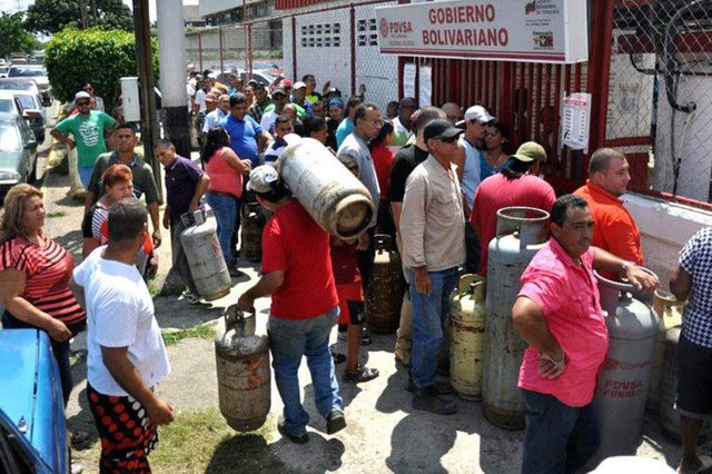 wpid-solo-en-socialismo-venezuela-la-mayor-reserva-de-petroleo-sin-gas-para-cocinar-fotos.jpg
