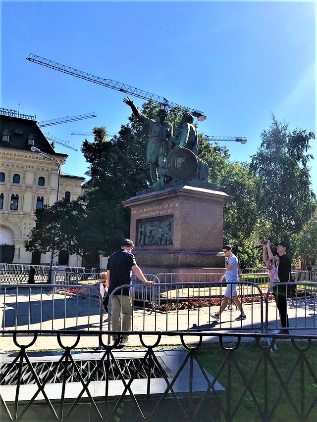 Памятник Минину и Пожарскому.JPG