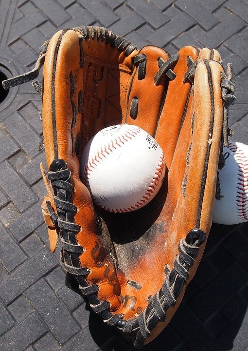 baseball-glove-858366_960_720.jpg