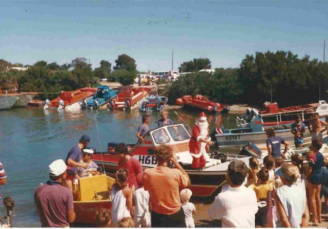 1980's - Father Christmas on the canals06.jpg