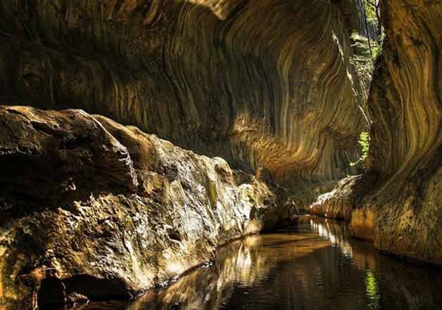 1430494119Movile-Cave-Romania.jpg