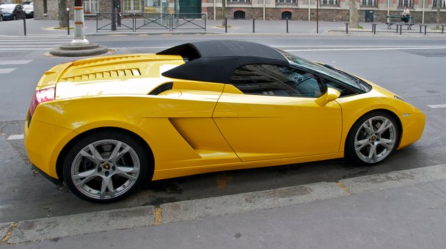 Lamborghini_jaune_Gallardo_spyder.jpg