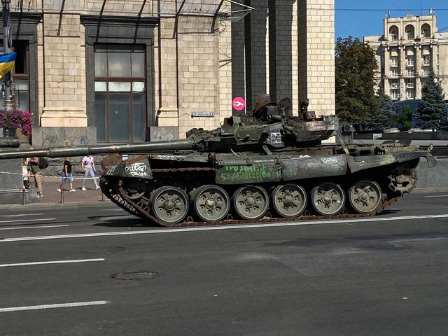 Знищена російська техніка 22 виставка на Хрещатику.jpg