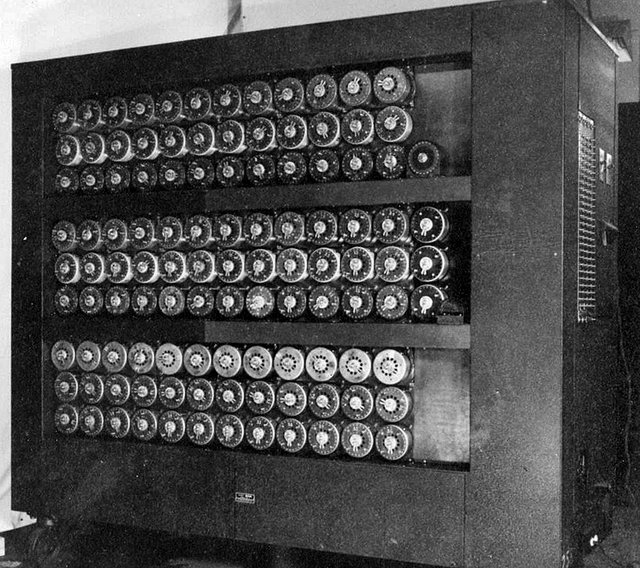 Wartime_picture_of_a_Bletchley_Park_Bombe.jpg