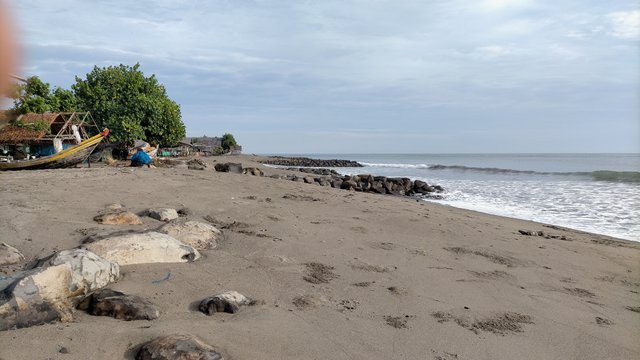 Kondisi Pantai pasca ombak.jpg