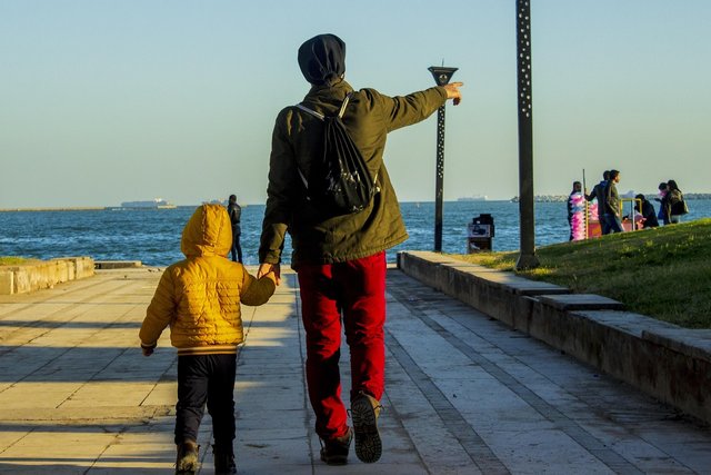 father-4106035_1280.jpg