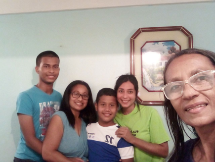 Imagen1.png Abrazo en familia.png