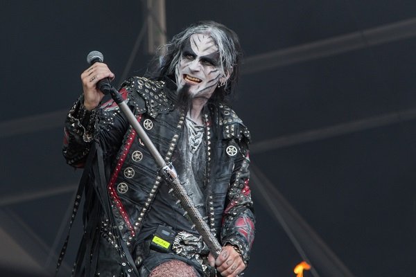 Shagrath (Dimmu Borgir) singing in a Country band wearing cowboy