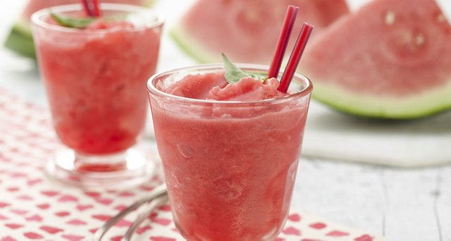 Watermelon-lemonade-slushie.-Photo-Food-Network-860x459.jpg