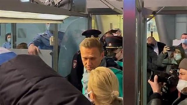 Russian judge orders Kremlin critic Navalny held for 30 days.jpg