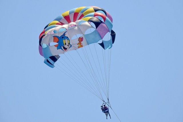 parachute-6387338_1280.jpg