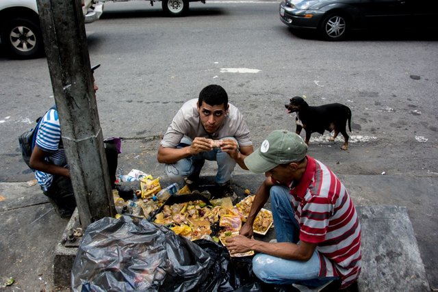 venezuelas eating garbage2.jpg