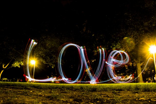 IMG_8275lovefriday_light_graffiti_by_jnmarteau.JPG