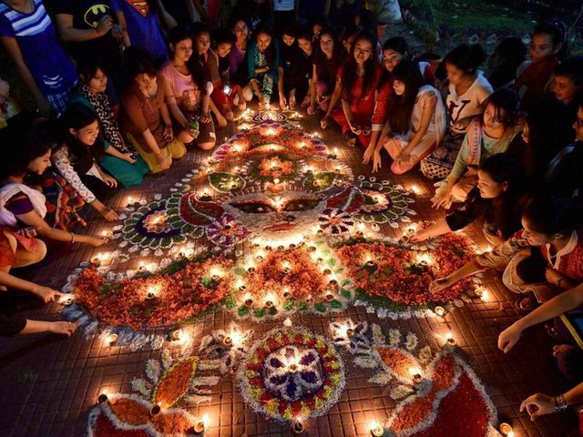 diwali-celebrations_fe32bb2e-9e8b-11e6-a472-803c9c62b420.jpg