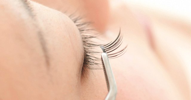 Guideline for Using Eyelash Extensions.jpg