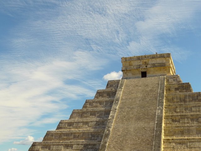 Detail_of_El_Castillo_(The_Castle)_-_Chichen_Itza_Archaeological_Site_-_Yucatan_-_Mexico_-_01.jpg