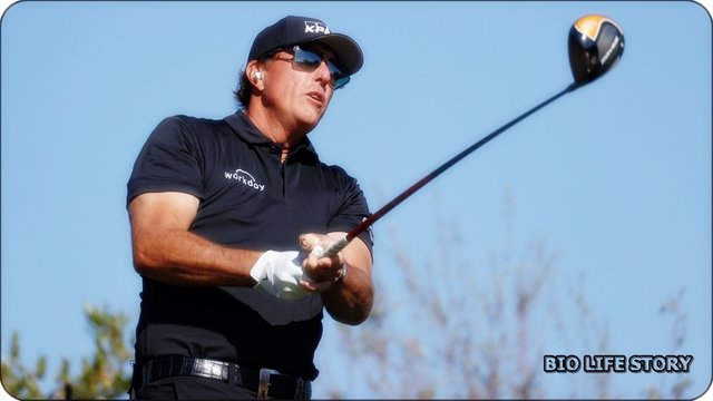 phil-mickelson-111721_mgslz9eatqsq1mizdkn41lfyw.jpg