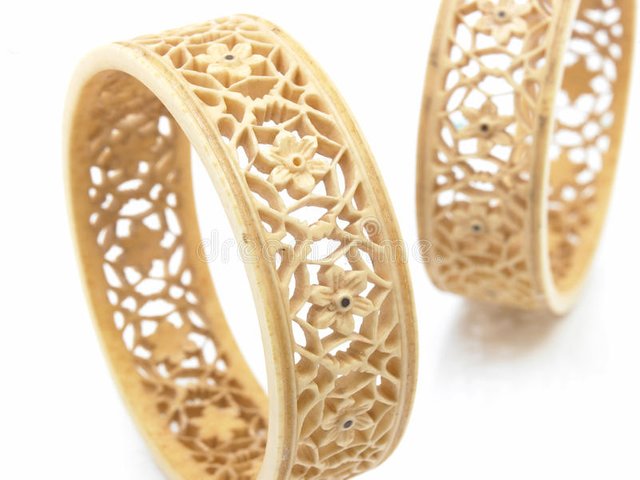 set-ivory-bangles-11319764.jpg