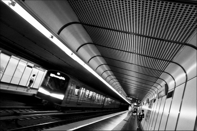 vienna---subway_6854394522_o (FILEminimizer).jpg