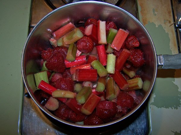 Strawberry Rhubarb Sauce - in pot2 crop June 2018.jpg