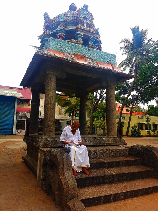 4. Man relaxing Marundeeswar Thiruvanmiyur.jpg