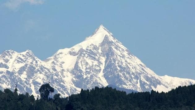 mountain-view-himalayan-range-kanchenjunga-mountain-along_5150114c-c5d7-11e9-9ed0-dd7a6b36c3ad.jpg