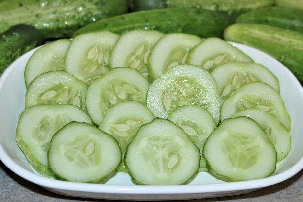 sliced-cucumber-close-up-1613998147QTc.jpg